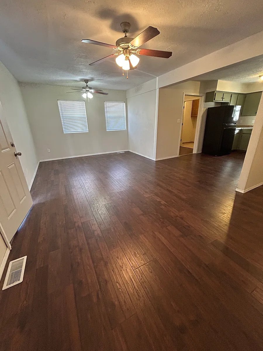 Building Photo - 1409 N Clay Ave