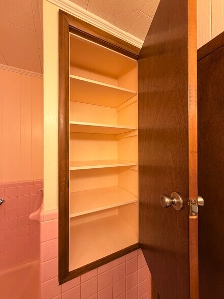 Building Photo - 518 5th St