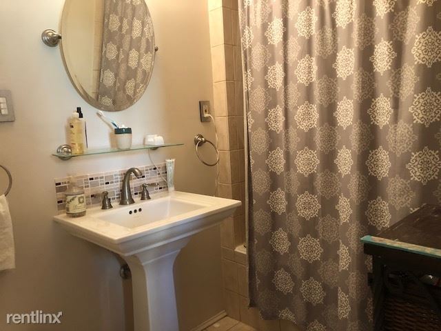 Building Photo - 1 br, 1 bath Townhome - 1003 Otis Pl NW