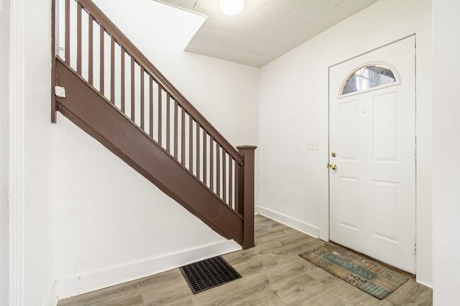 Building Photo - 3-Bed 2-Bath Single Family Home For Rent