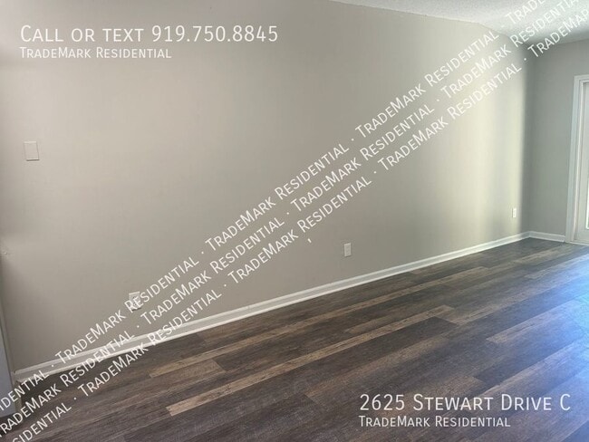 Building Photo - 2625 Stewart Dr