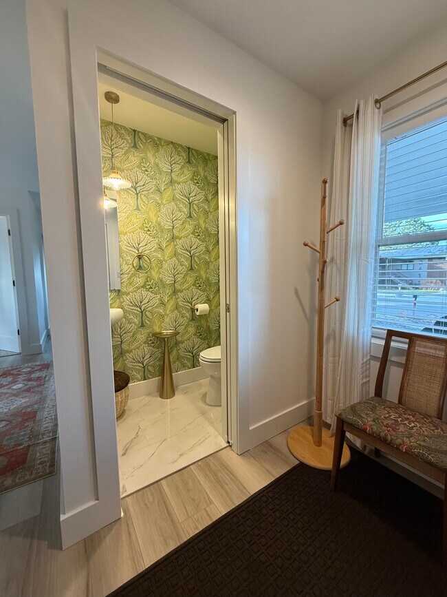 Building Photo - 2612 Westridge Dr