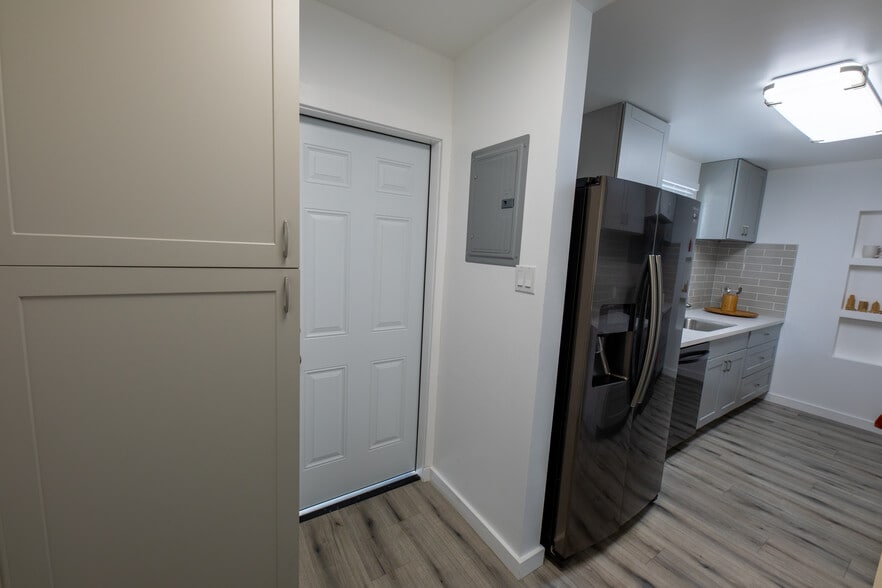 Backdoor exit - 923 N Avenue 56