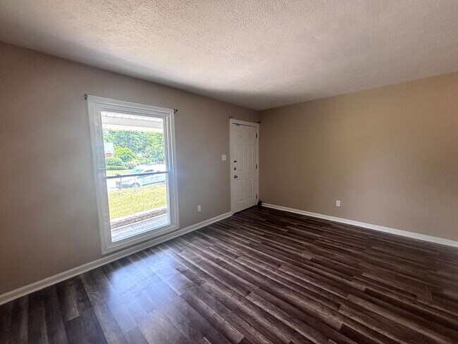 Building Photo - 5523 Livingston Dr