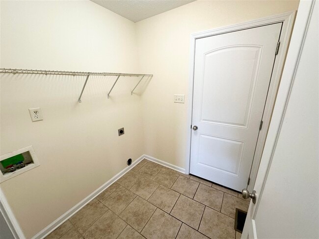 Building Photo - 3723 Woodbridge Ln