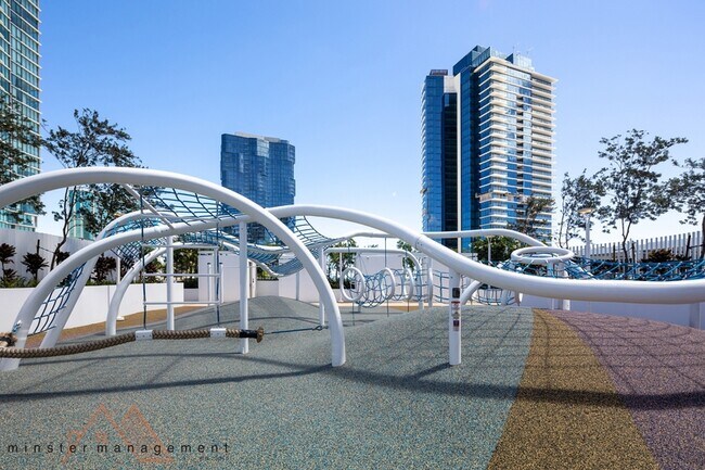 Building Photo - 1000 Auahi St