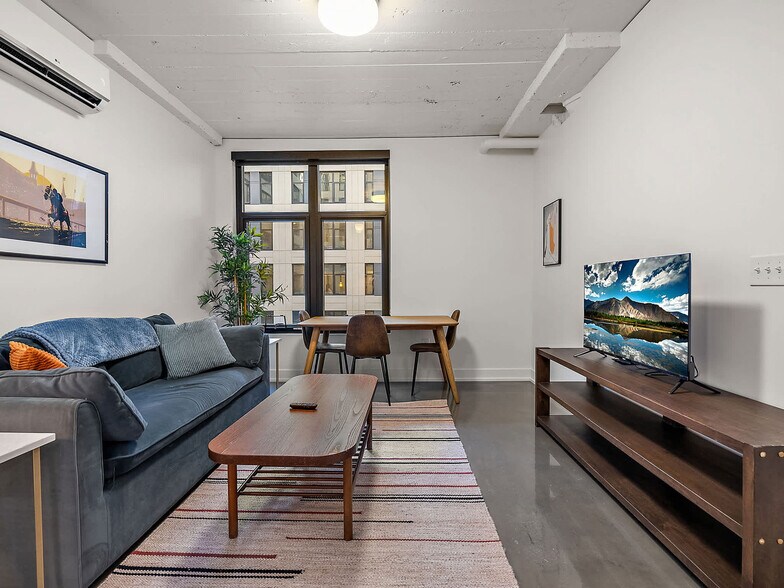 Building Photo - 608 N 3rd Ave
