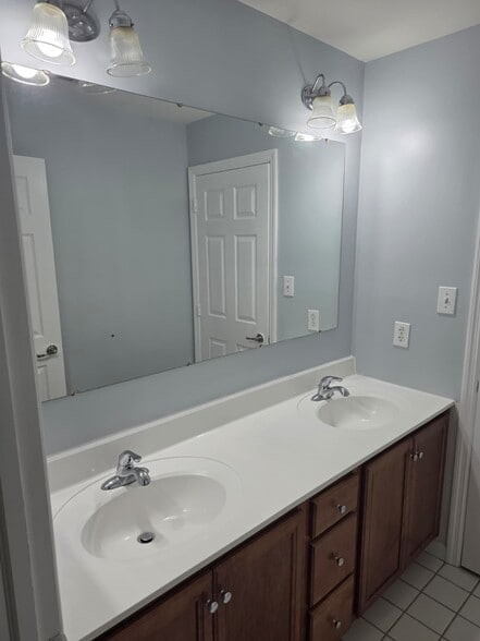 Building Photo - 4407 Driftwood Dr