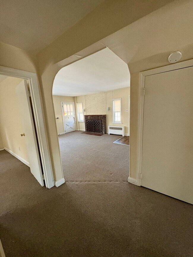 Building Photo - 418 N Ogle Ave