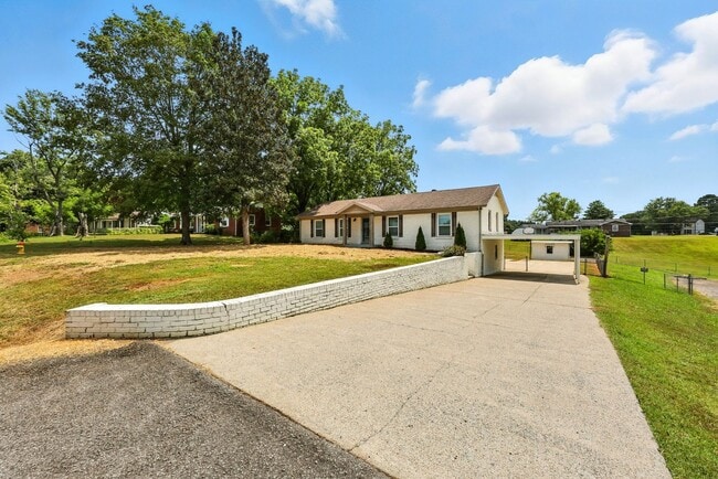 Building Photo - Spacious 3 bedroom home with finished base...