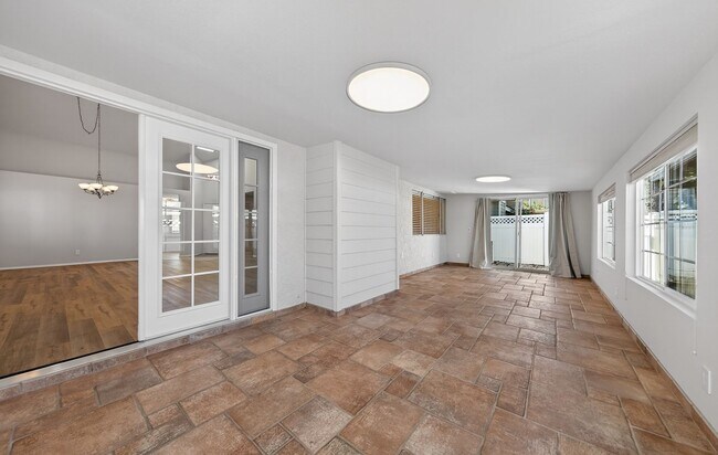 Building Photo - Beautiful Remodeled 2-Bedroom Single-Story Condo