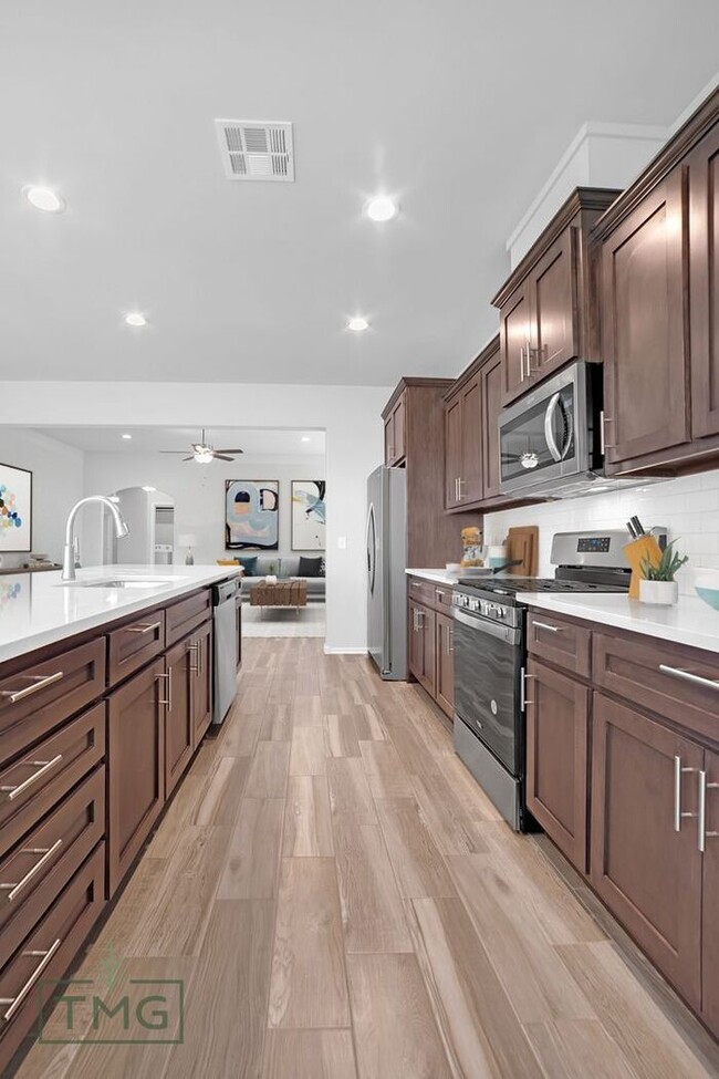 Building Photo - New Listing! Enclave at Parker Village!