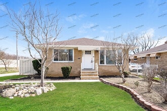 Building Photo - 4863 Southwood Dr