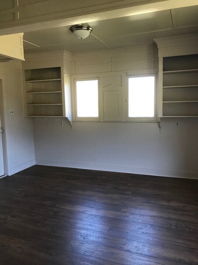 Building Photo - Country Living