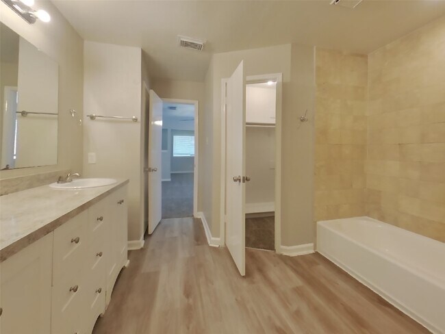 Building Photo - 15802 Echo Canyon Dr