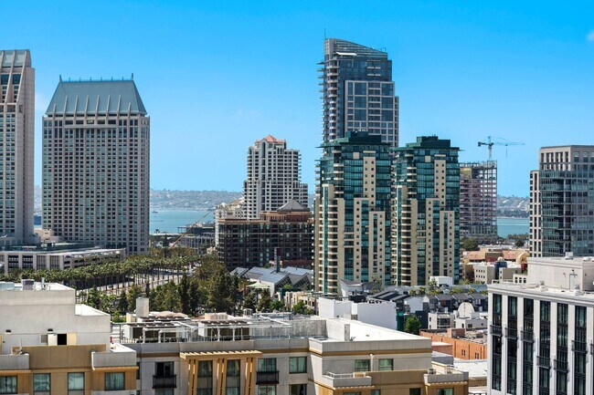 Building Photo - West Facing Downtown Condo for Rent!