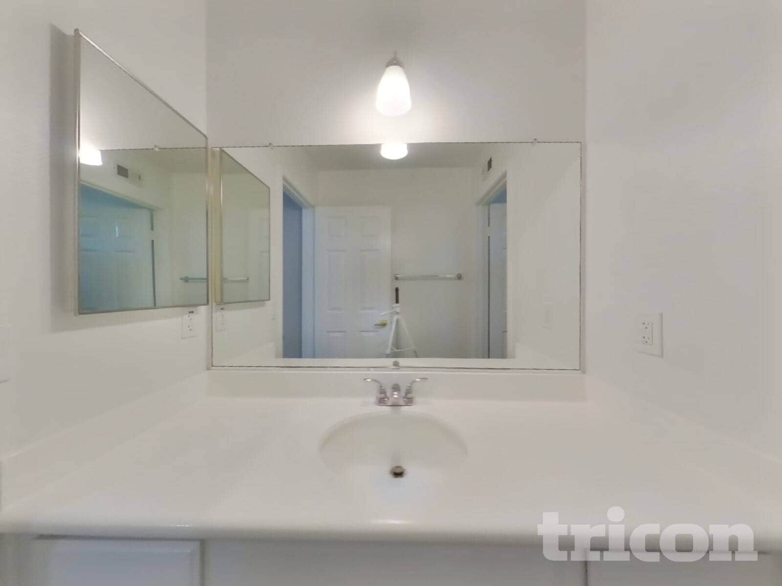 Building Photo - 1346 Woodvale Dr