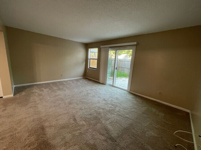 Building Photo - Townhome in Ormond Beach