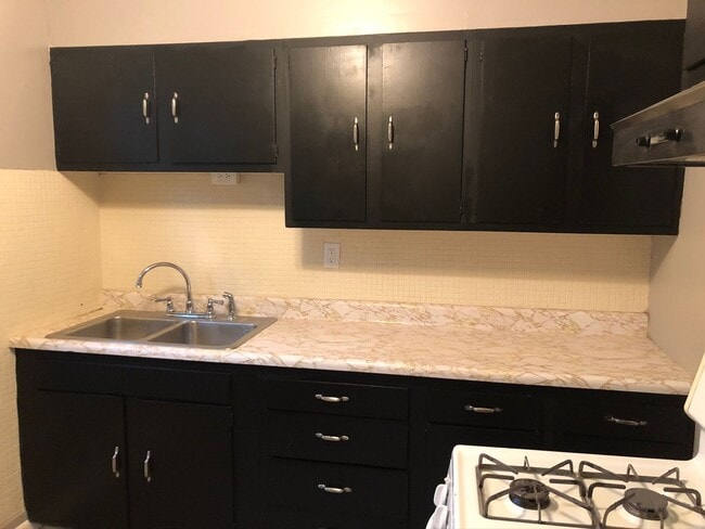 Building Photo - 3863 Brighton Rd