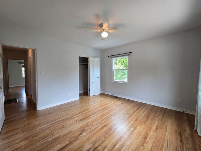 Building Photo - 1304 Galisteo Pkwy