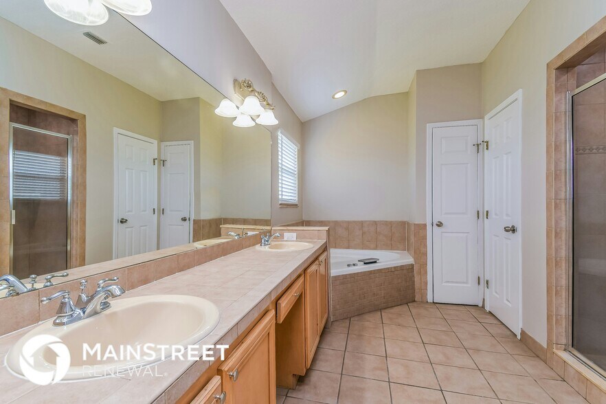 Building Photo - 579 Charles Pinckney St