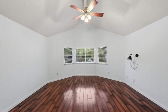 Building Photo - "Charming 3-Bed Oasis with Modern Touches & Granite Elegance in Houston!"