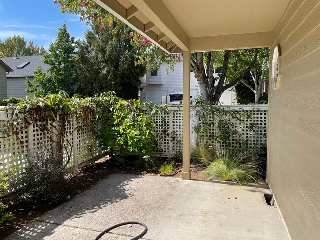 Building Photo - Beautiful and Well Maintained 2 Bed and 2....