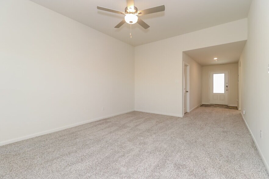 Building Photo - 1313 Woodwinds Dr