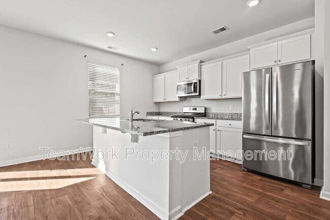 Building Photo - 413 Zenith Blvd