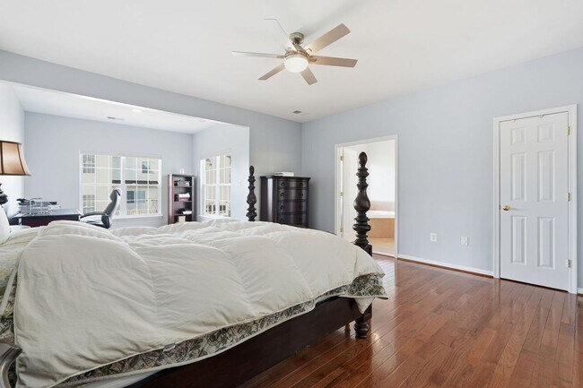 Building Photo - Located in a vibrant and highly sought after setting, this Richmond American Homes residence offe...