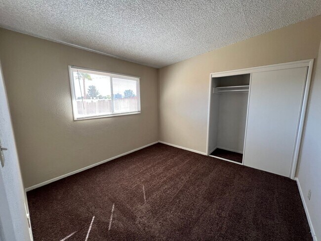 Building Photo - 312 Sahara Dr