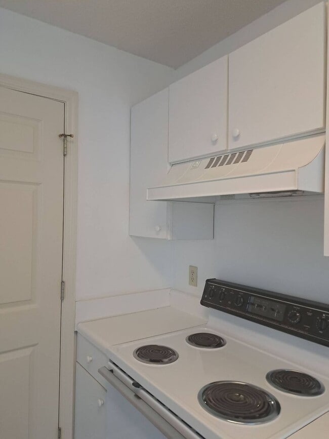 Building Photo - 2 Bedroom 2 Bath Condo on the 3rd floor
