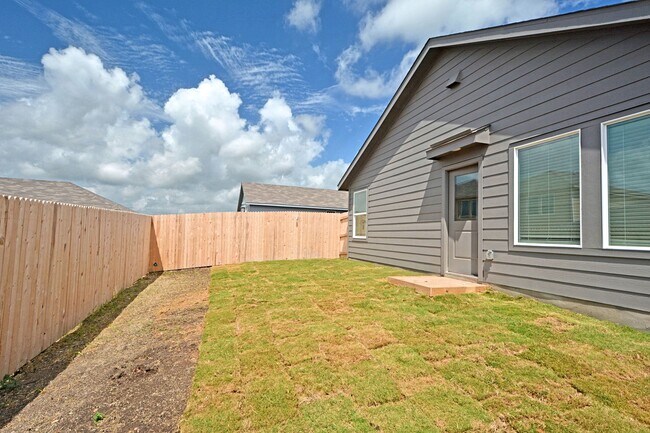 Building Photo - 1537 Hummock Steep