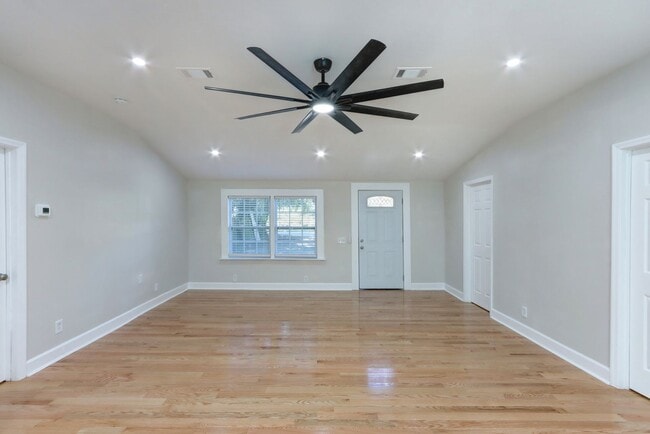 Building Photo - 2109 E 36th St