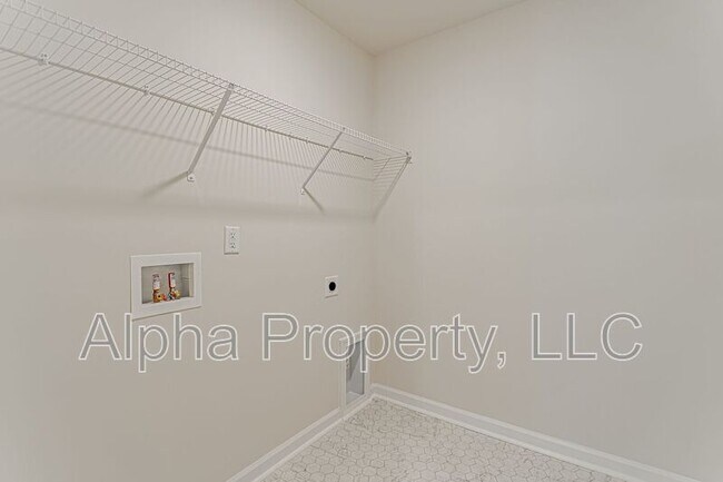 Building Photo - 816 Wolverine Ln