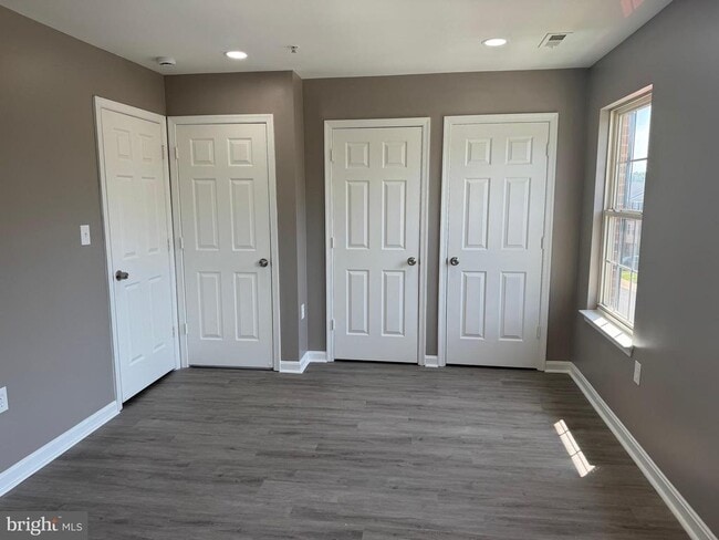Building Photo - 8216 Dellwood Ct