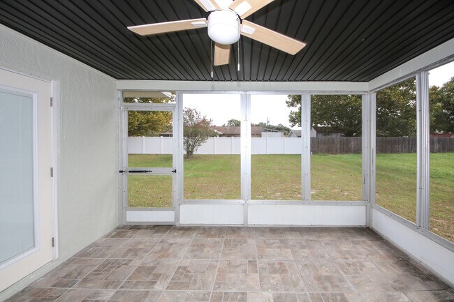 Building Photo - 286 Leafy Way Ave