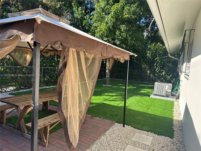 Building Photo - 1318 Castile Ave