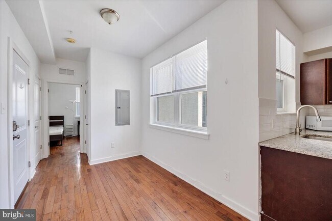Building Photo - 1322 N 15th St