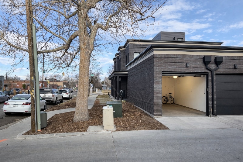 Building Photo - 889 30th St