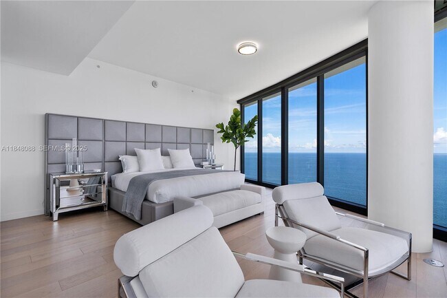 Building Photo - 15701 Collins Ave