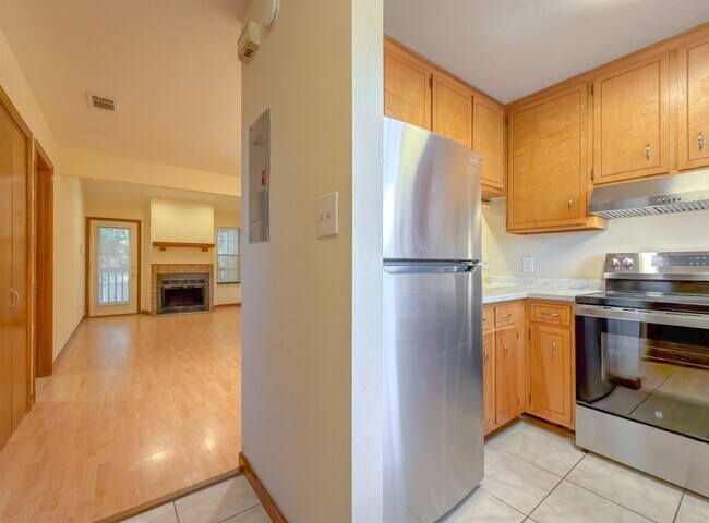 Building Photo - 1104 Greentree Ct