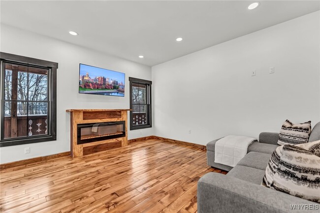 Building Photo - 4775 Boncrest Dr E