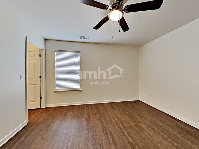 Building Photo - 1441 Bridgecross Pky