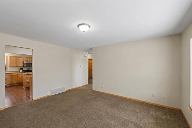 Building Photo - 304 Pondridge Cir