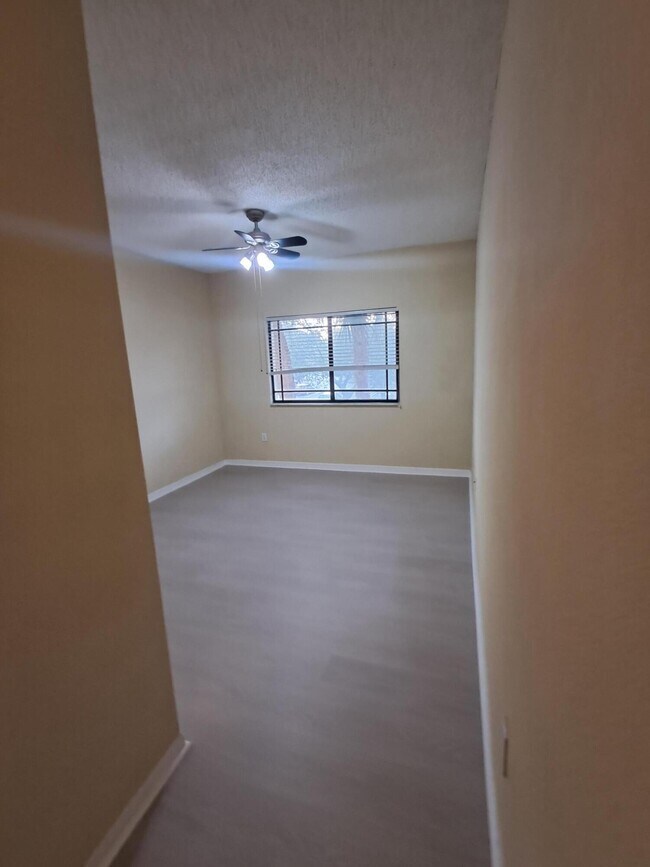 Building Photo - 2807 Veronia Dr