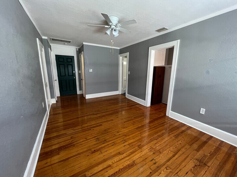 Building Photo - Studio Bed/1 Bath - Unit 9