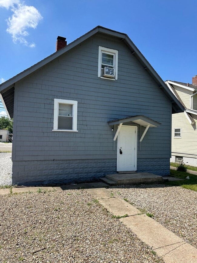 Building Photo - 2 bedroom & 1 bathroom House in Kenmore