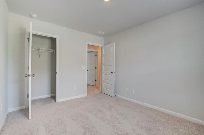 Building Photo - 142 Paddle Boat Wy