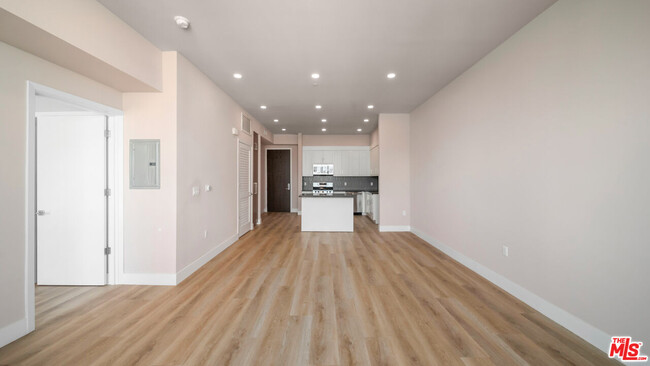 Building Photo - 927 Fedora St
